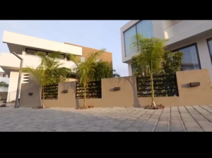 FULLY FURNISHED 5 BEDROOM HOME